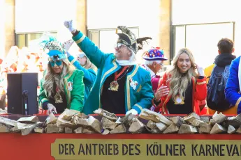 Die Geissens mit schusssicheren Westen beim Kölner Karneval