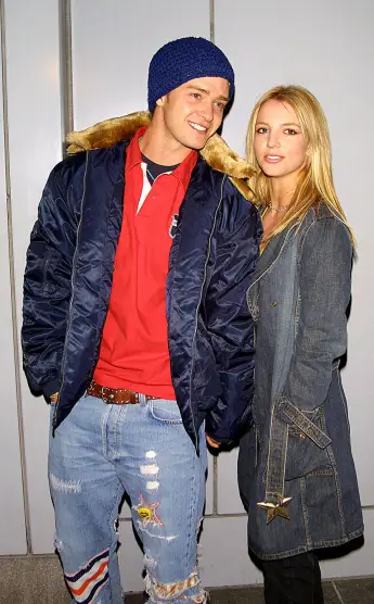 Justin Timberlake entschuldigt sich bei Britney Spears Dateifoto vom 3. Februar 2002 des Sängers Justin Timberlake und seiner Freundin