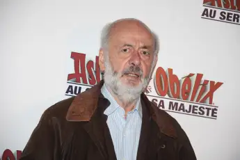 Asterix Et Obelix Au Service De Sa Majeste Premiere - Paris Bertrand Blier attending the premiere of Asterix Et Obelix A
