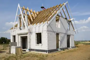 Bund, Länder, Kommunen und Kirchen unterstützen Hauskauf und Neubau.