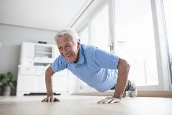 Drei Übungen täglich halten Sie bis ins hohe Alter fit.