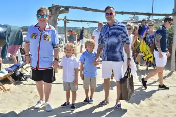 Elton John und sein Ehemann David Furnish mit ihren Kindern