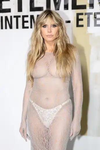 Heidi Klum zeigt fast alles im transparenten Kleid