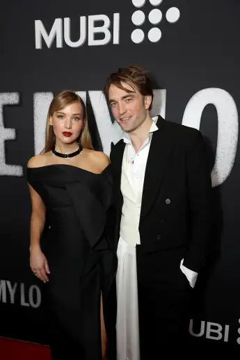 Jennifer Lawrence und Robert Pattinson bei der Premiere ihres Films „Die, My Love“