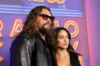 Jason Momoa und Adria Arjona
