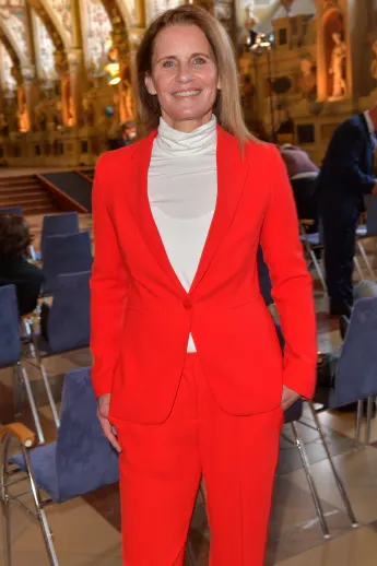 kathrin müller hohenstein kritik outfit look