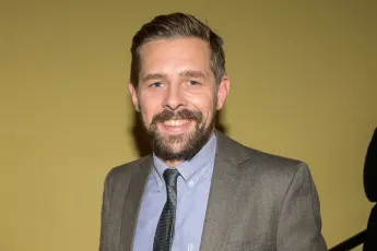 Klaas Heufer-Umlauf auf dem roten Teppich zur Preisverleihung der Deutsche Akademie für Fernsehen am 16. November 2019