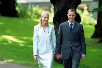 Mette-Marit und Haakon verkünden ihre Verlobung