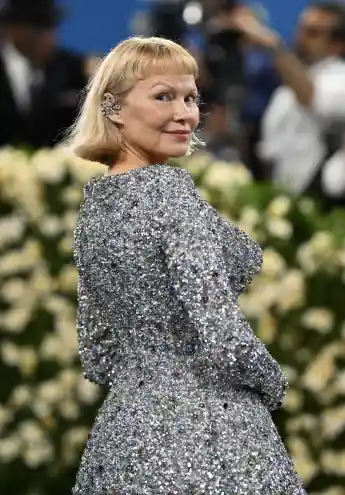 Pamela Anderson neuer Look Met Gala