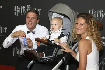 Peer Kusmagk, Janni Hönscheid und Sohn Emil Ocean