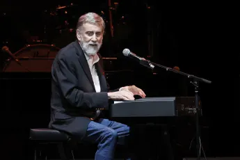 Ray Stevens Genick gebrochen