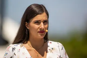 Sally Özcan beim „ZDF-Fernsehgarten“ im Juli 2023