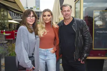 Simone Thomalla, Sophia Thomalla und Sven Martinek zusammen bei einem Event 2018