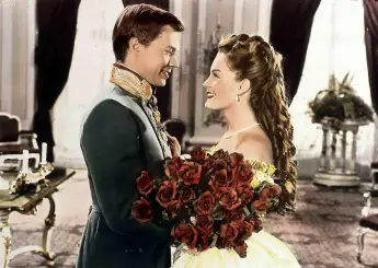 Karlheinz Böhm als „Kaiser Franz Joseph“ und Romy Schneider als „Sissi“ in „Sissi“ im Jahr 1956
