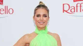 sylvie meis look outfit kleid bauchmuskeln