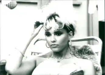 "Flodder - Eine Familie zum Knutschen" Tatjana Simic in einer Filmszene aus der Komödie