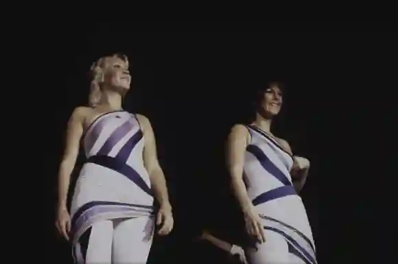 Die ABBA-Mitglieder Agnetha Fältskog und Anni-Frid Lyngstad bei einem Auftritt 1979