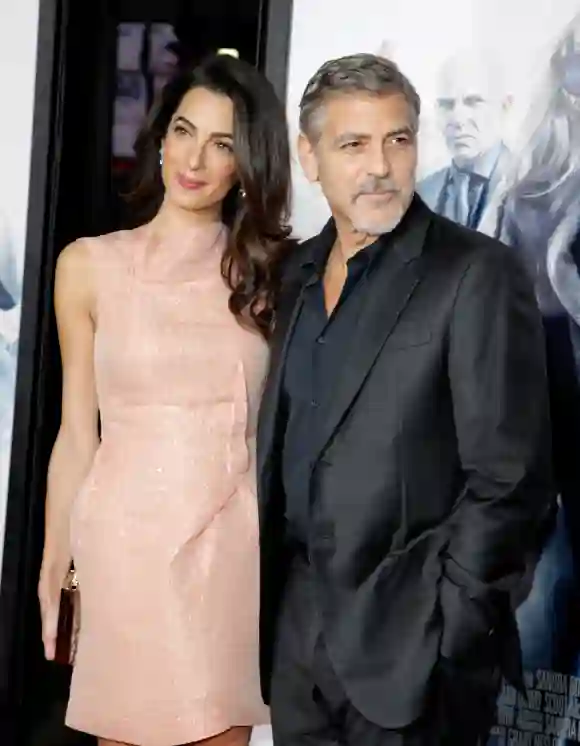 Geroge Clooney mit seiner Frau Amal auf der Premiere von "Our Brand Is Crisis“, bei dem der Schauspieler als Produzent mitwirkte
