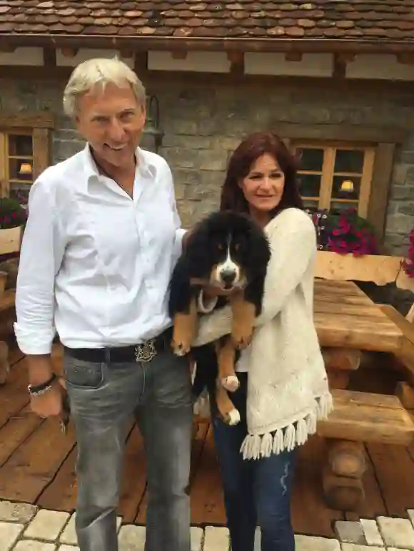 Andrea Berg mit Ulrich Ferber und ihrem neuen Hund Elvis