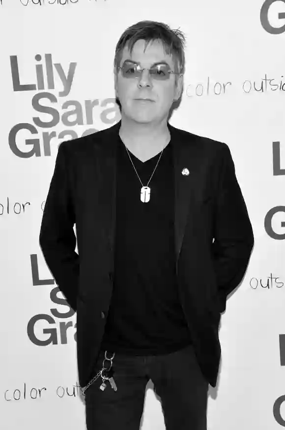 Andy Rourke tot the smiths bassist