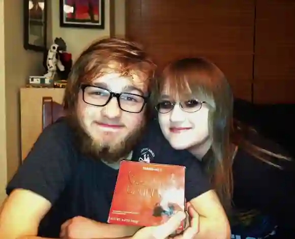 Angus T. Jones und seine Freundin