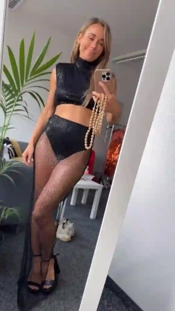 annemarie carpendale heiß sexy transparent netz rock bauchfrei look