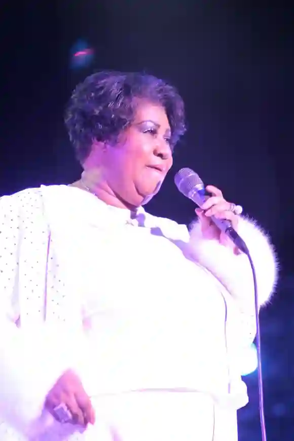 Aretha Franklin beim Aretha Franklin Konzert im Greek Theatre, Los Angeles, CA. 18.09.04 , 10747746.jpg, unterhalten