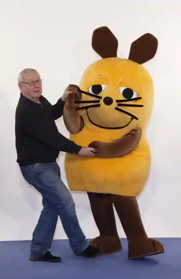 Armin Maiwald tanzt mit der Maus