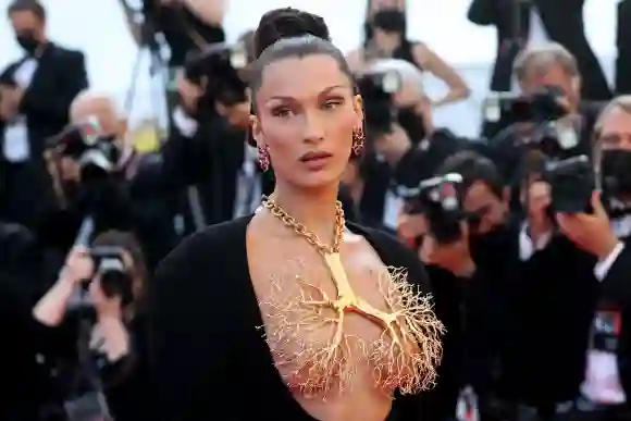 Bella Hadid 2021