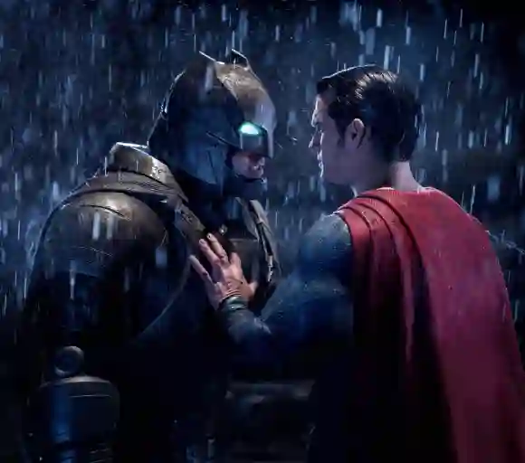 Ben Affleck und Henry Cavill in einer Szene von „Batman v Superman: Dawn of Justice"