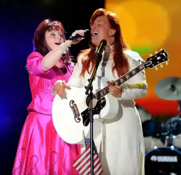 Wynonna und Naomi Judd treten beim CMA Music Festival 2009 auf