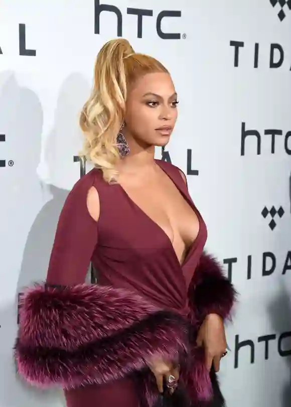 Beyoncé mit XXL-Ausschnitt