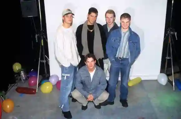 Keith Duffy, Shane Lynch, Stephen Gately (vorn), Ronan Keating und Mikey Graham bildeten die Boyband Boyzone.