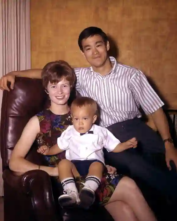 Bruce Lee mit seiner Frau Linda Lee Cadwell und Sohn Brandon Lee