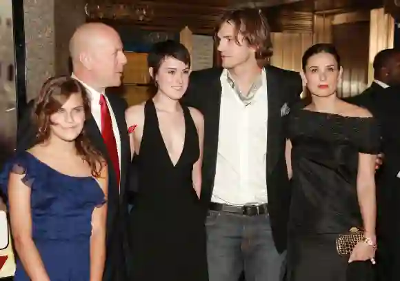 Bruce Willis, Demi Moore ihre Kinder und Ashton Kutcher bei der Premiere von "Live Free Or Die Hard"