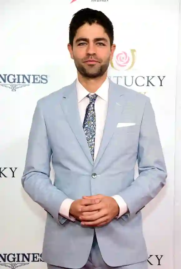 Adrian Grenier besucht das 142. Kentucky Derby