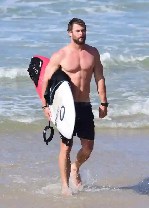 Chris Hemsworth zeigt seinen durchtrainierten Körper