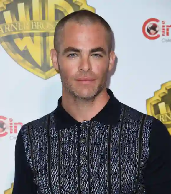 Chris Pine hat seine Haare abrasiert