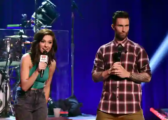 Adam Levine und Christina Grimmie bei einem Konzert