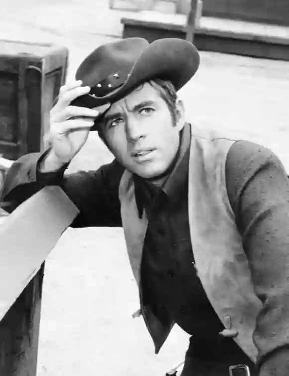 "Die Leute von der Shiloh Ranch": Clu Gulager als "Emmett Ryker"