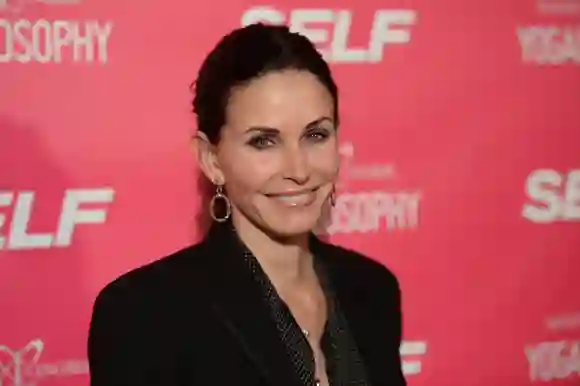 Courteney Cox besucht SELF Magazine und Jennifer Aniston's Feier zu Mandy Ingber's neuem Buch "Yogalosophy: 28 Days to the Ultimate Mind-Body Makeover"