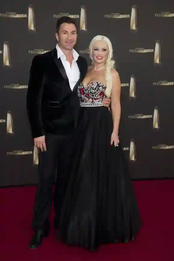 Daniela Katzenberger und Lucas Cordalis sind super glücklich beim deutschen Fernsehpreis