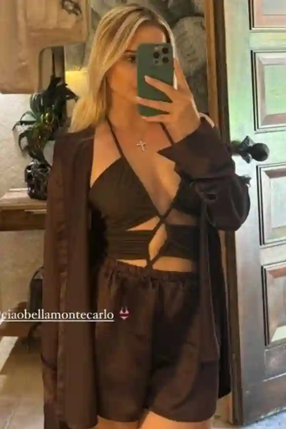 davina geiss heiß sexy cut out look badeanzug haut freizügig