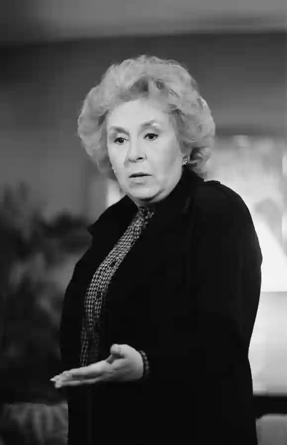 Doris Roberts in der Serie „Remington Steele"