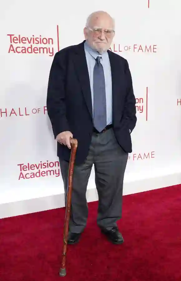 Ed Asner nimmt an der 25. Hall Of Fame Induction Ceremony der Television Academy teil