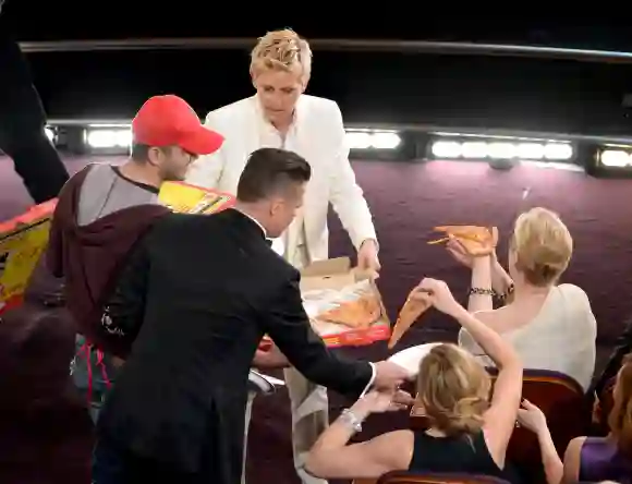 Ellen DeGeneres Oscars Pizza