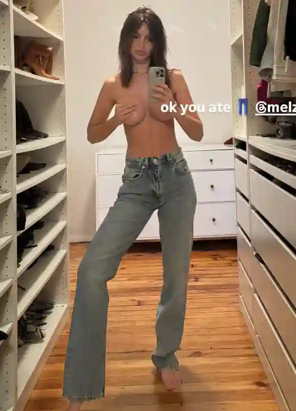 Emily Ratajkowski zeigt sich gerne oben ohne