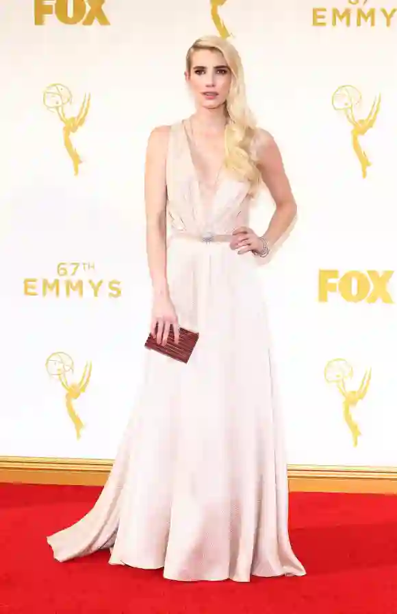 Emma Roberts überzeugte in einem klassischen Kleid