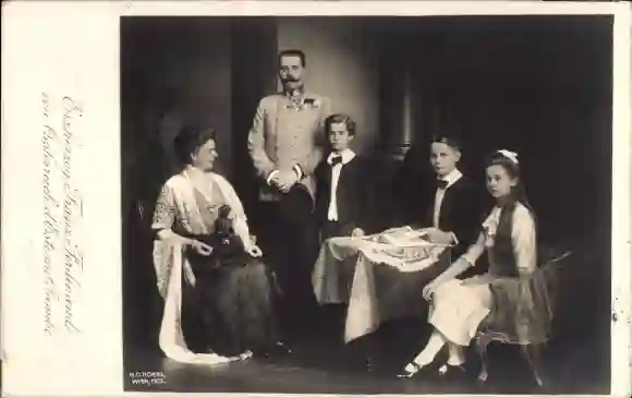 Franz Ferdinand von Österreich mit seiner Familie