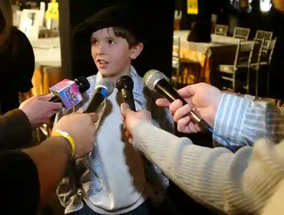 Freddie Highmore spricht während der Proben für die 11. Annual Screen Actors Guild Awards mit der Presse hinter der Bühne